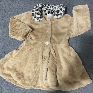 Stylish and modern knitted vest for girls for autumn/winter.